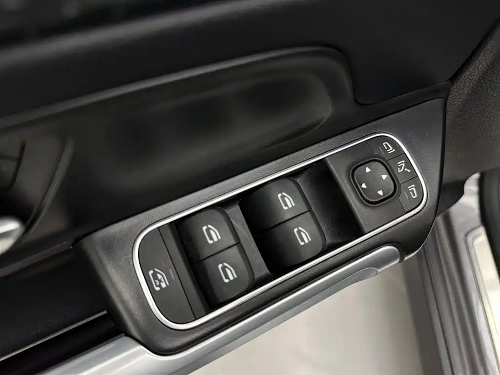 Mercedes-Benz EQB 2025 — фото 24