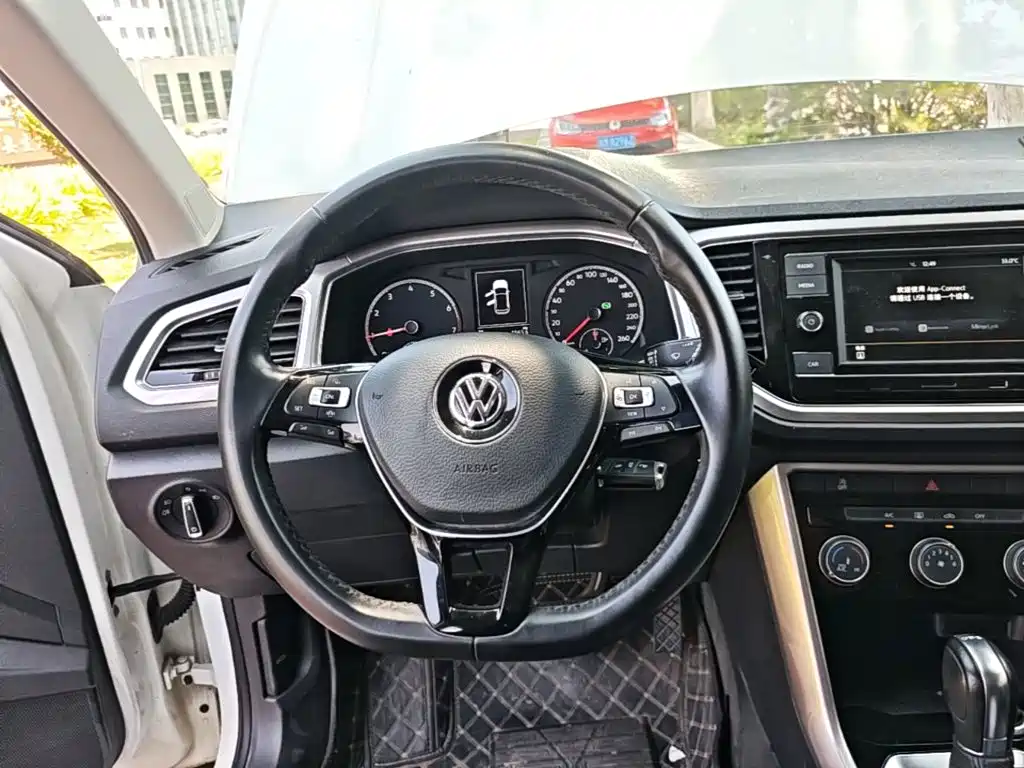 Volkswagen T-Roc 2021 — фото 11