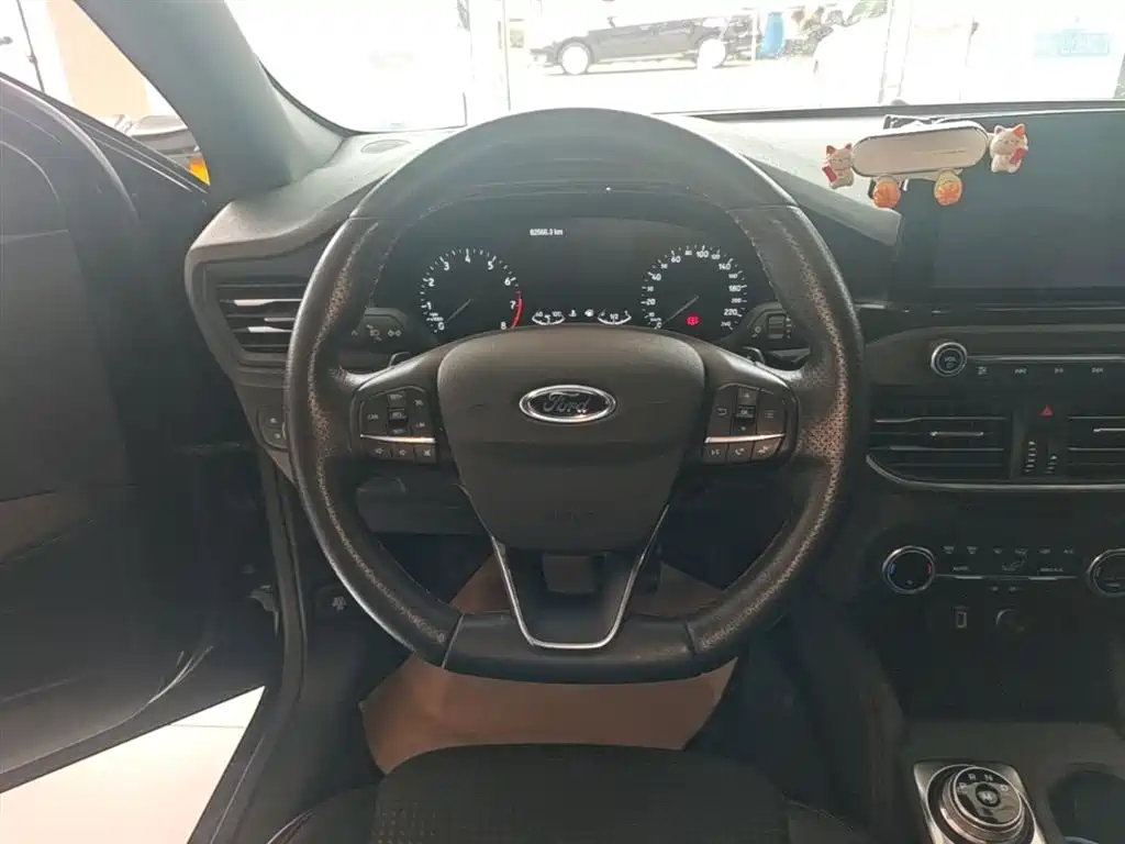 Ford Focus 2020 — фото 11