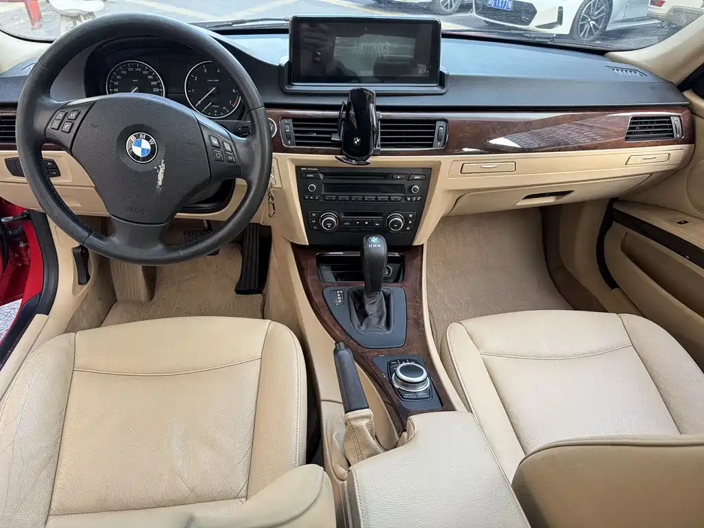 BMW 3 Series 2011 — фото 9