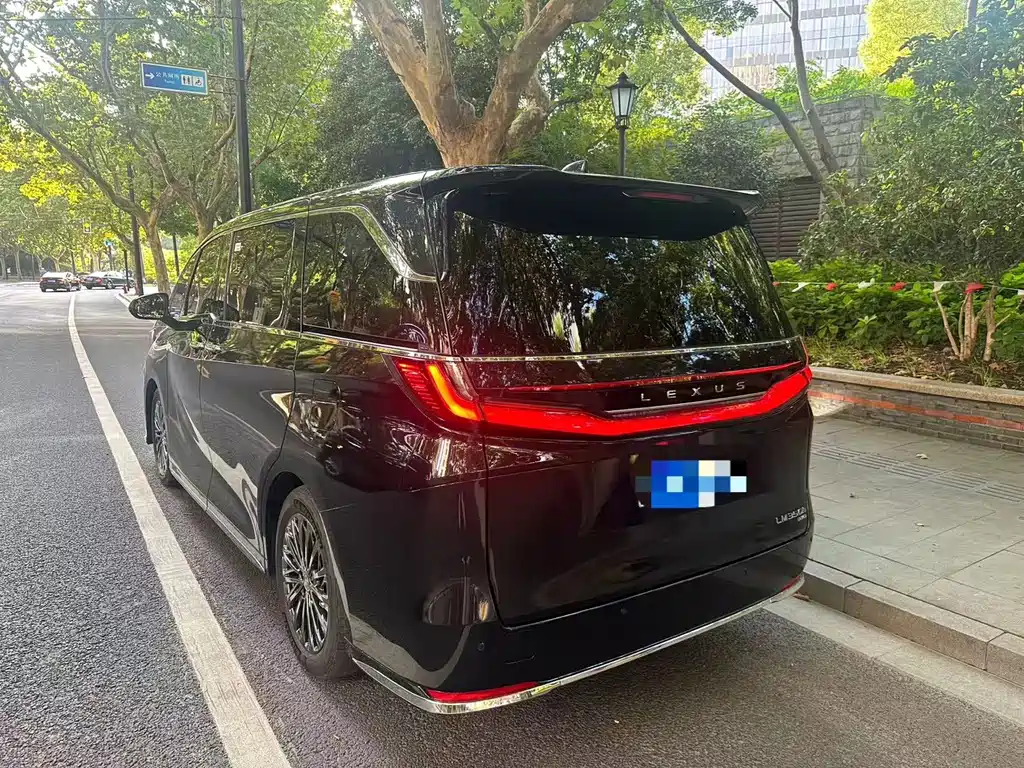 Lexus LM 2023