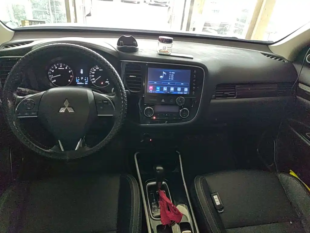Mitsubishi Outlander 2019 — фото 10
