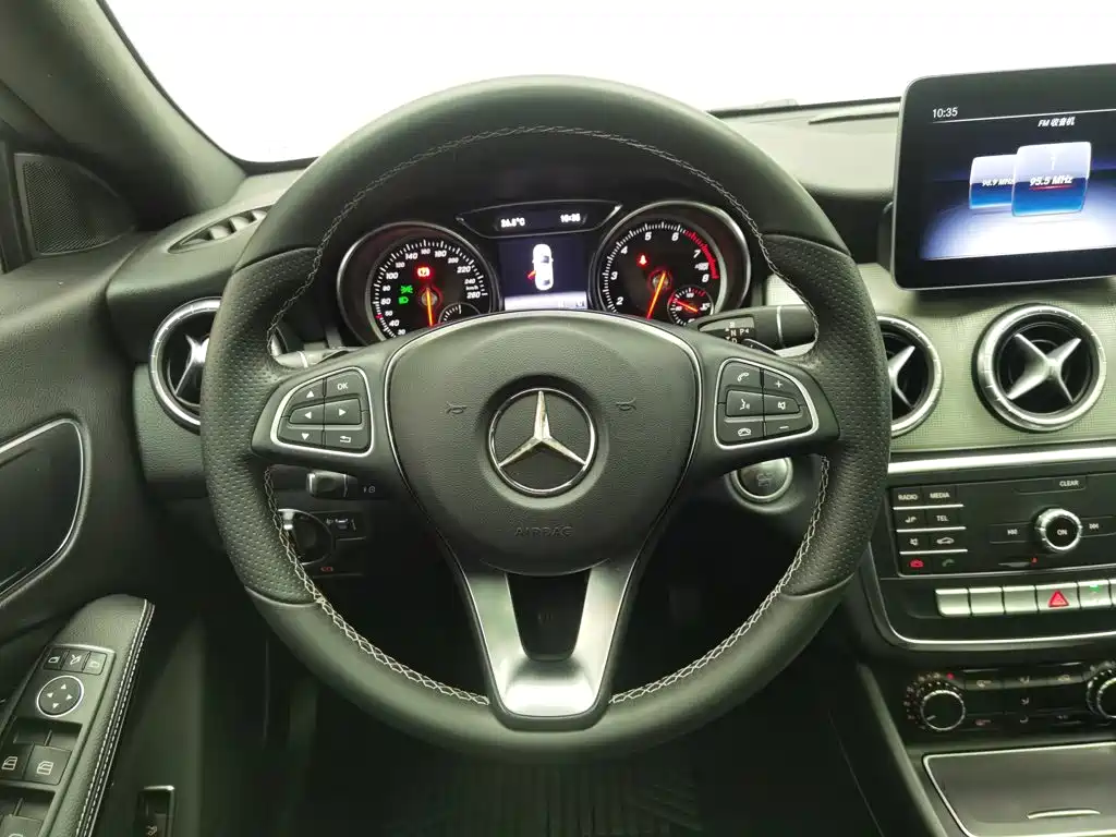 Mercedes-Benz CLA 2018 — фото 11