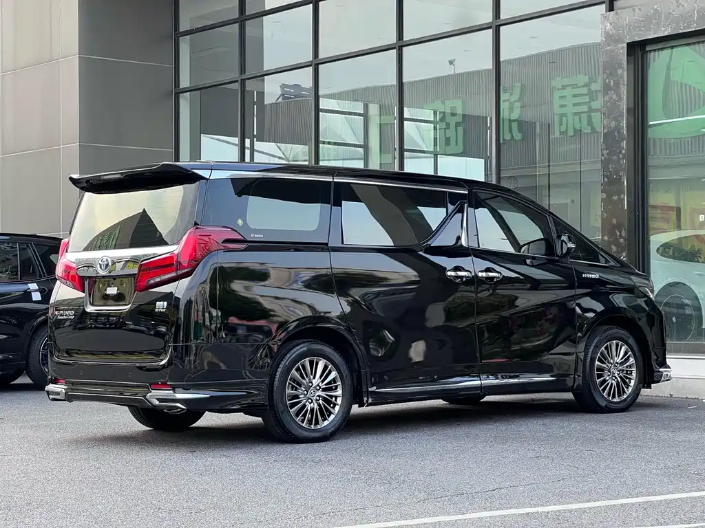 Toyota Alphard 2022 — фото 9