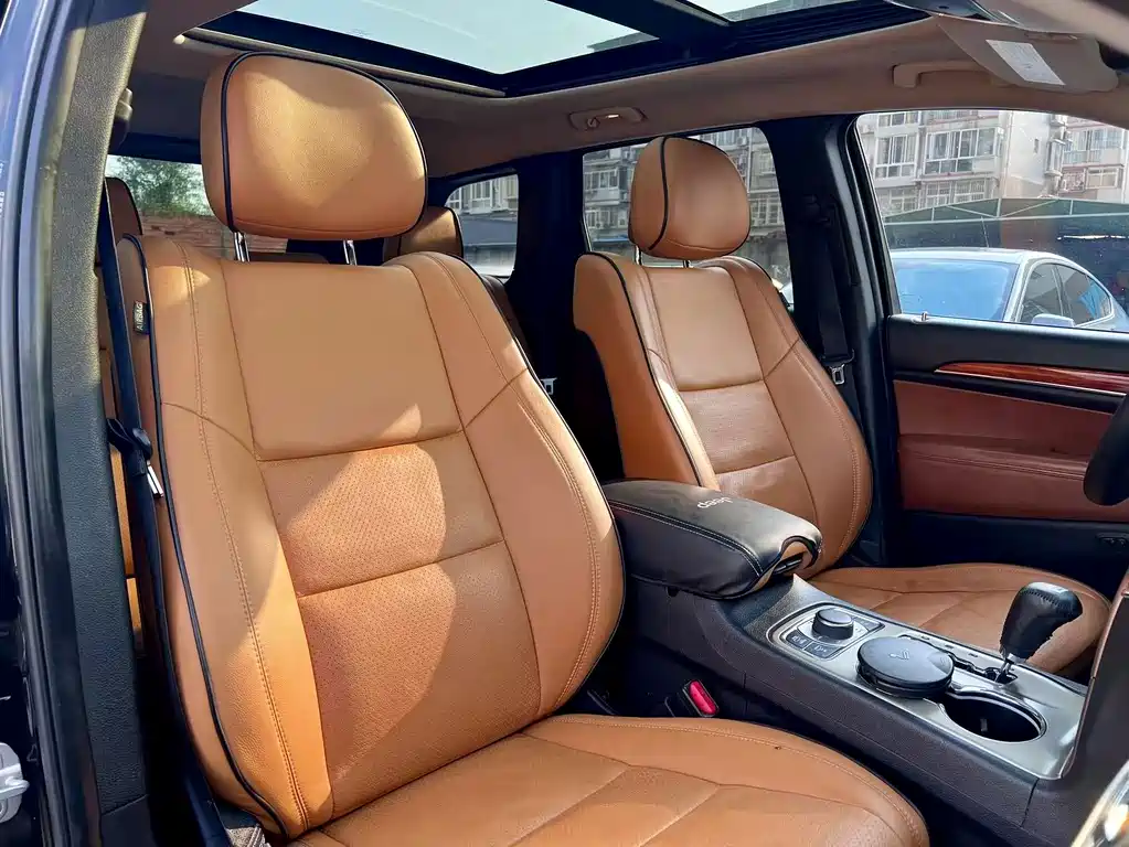 Jeep Grand Cherokee 2012 — фото 17