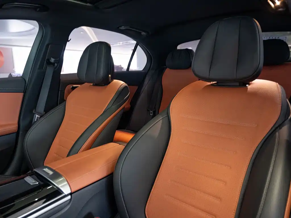 Mercedes-Benz C-Class 2023 — фото 17