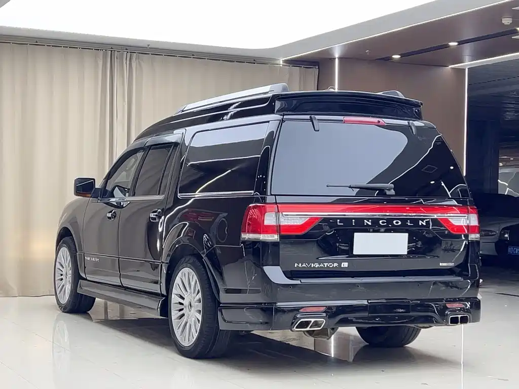 Lincoln Navigator 2016 — фото 20