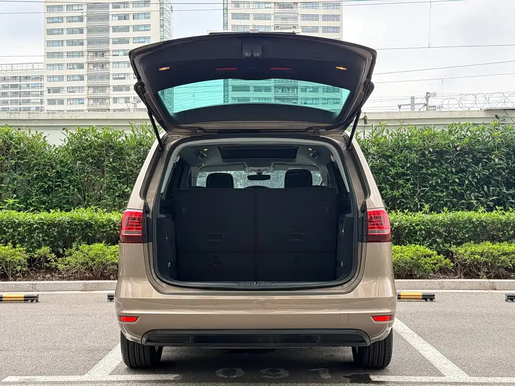 Volkswagen Sharan 2017 — фото 40