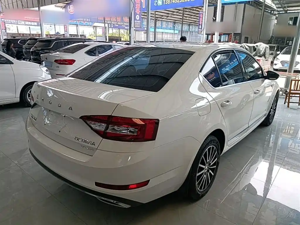 Skoda Octavia 2020 — фото 7