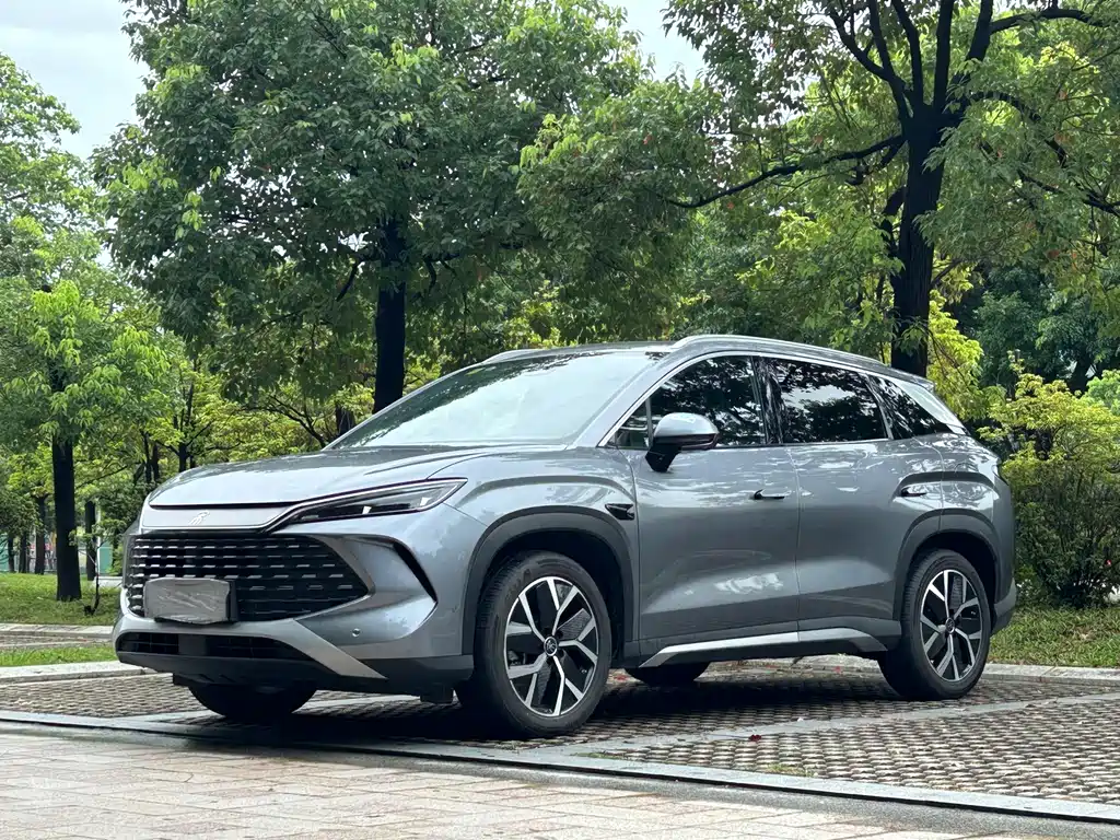 BYD Song L DM-i 2025 — фото 1