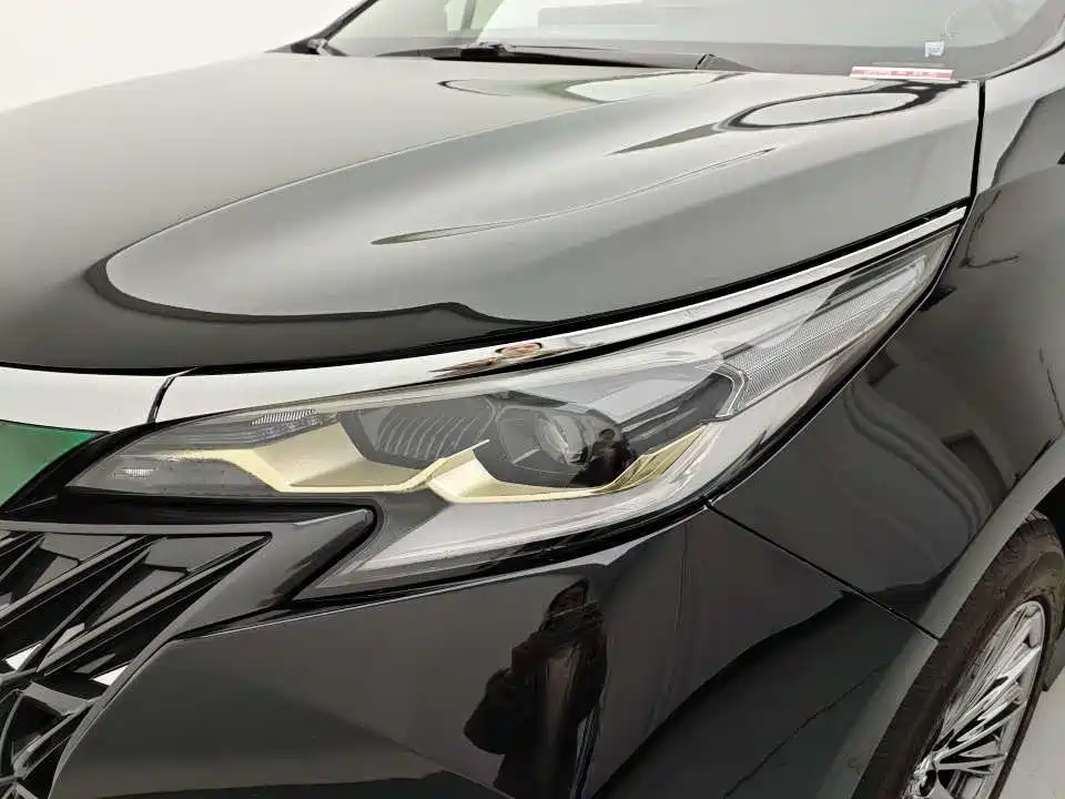 Toyota Granvia — фото 18