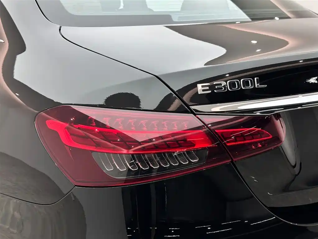 Mercedes-Benz E-Class 2023 — фото 19