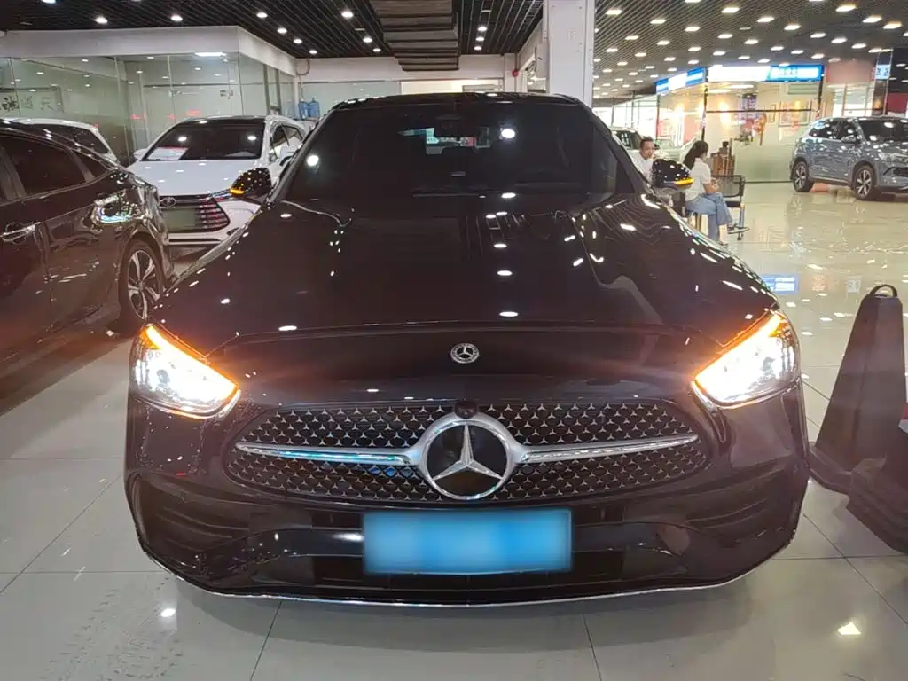 Mercedes-Benz C-Class 2025