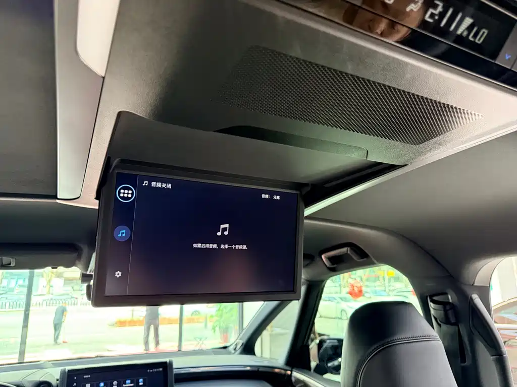 Toyota Alphard 2023 — фото 12