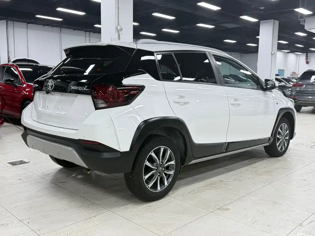Toyota Yaris L 2022