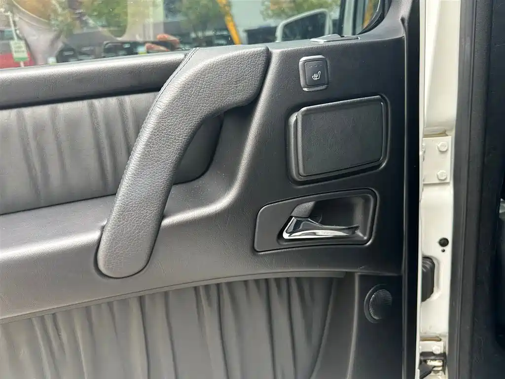 Mercedes-Benz G-Class 2017 — фото 11