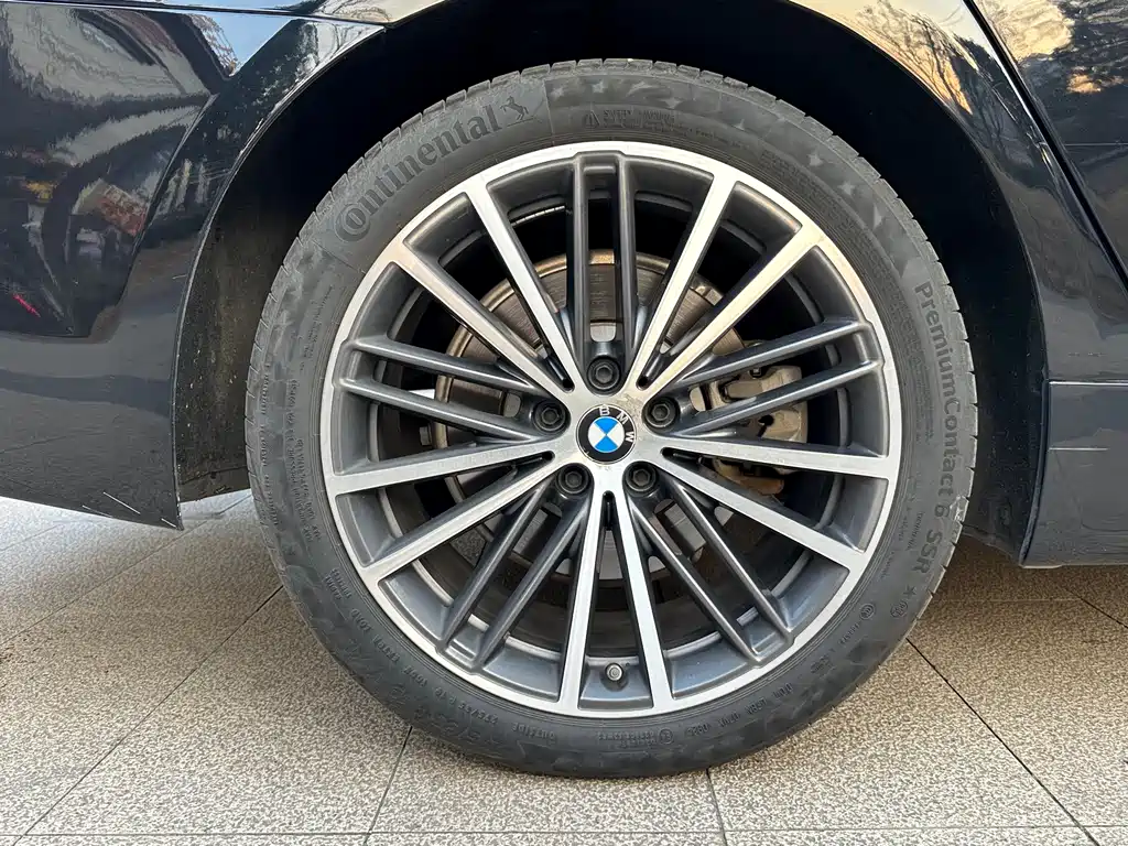 BMW 5 Series 2020 — фото 15