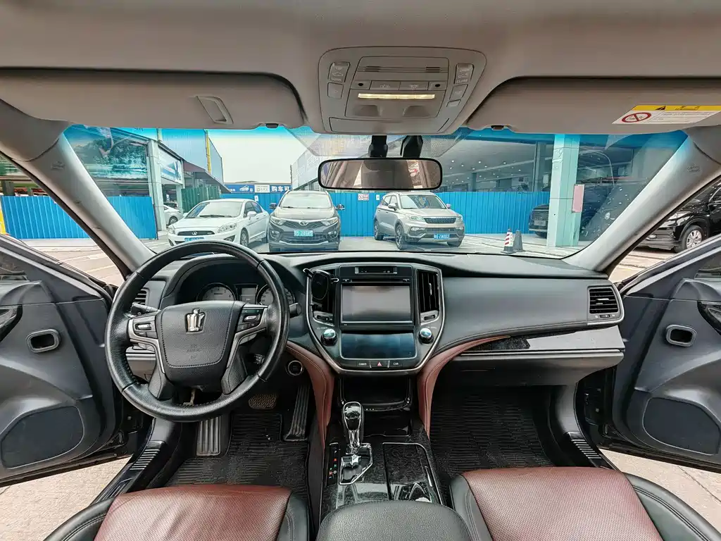 Toyota Crown 2018 — фото 13