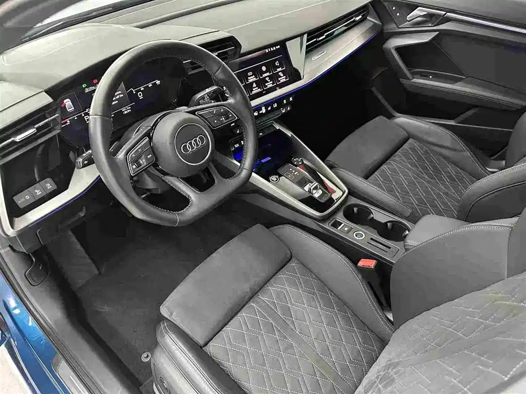 Audi A3 2023 — фото 10