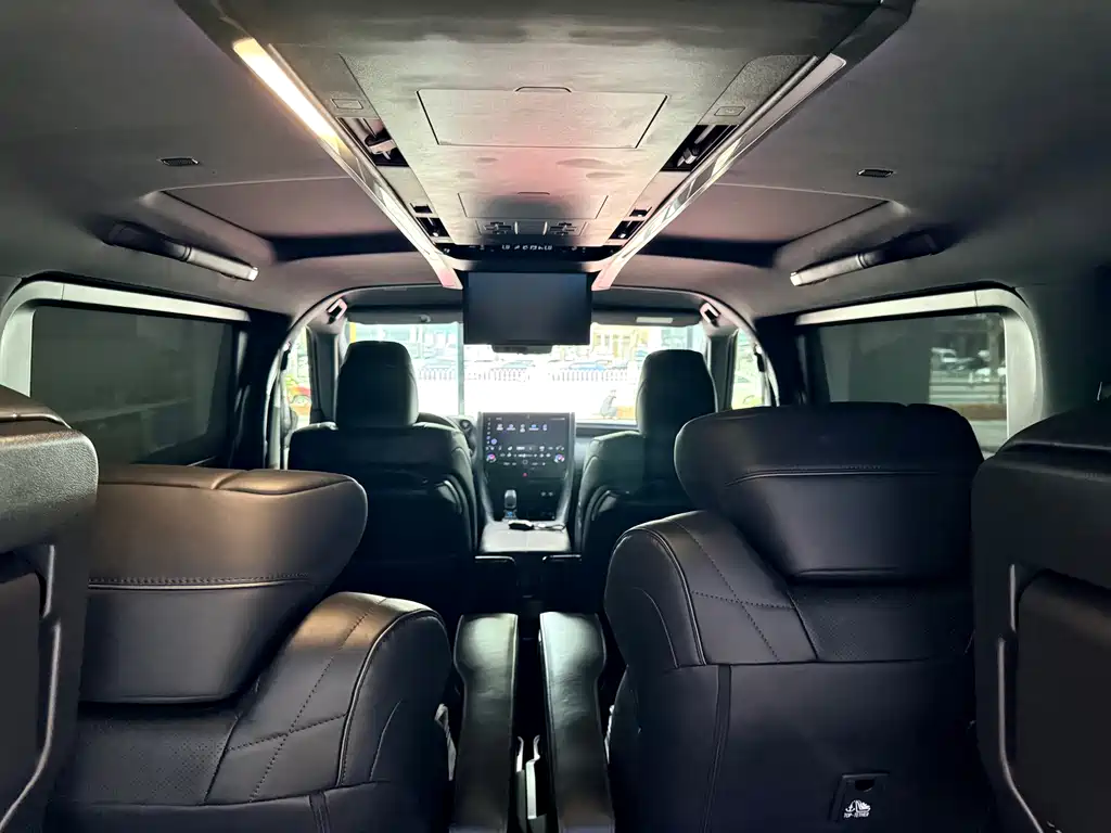 Toyota Alphard 2023 — фото 22