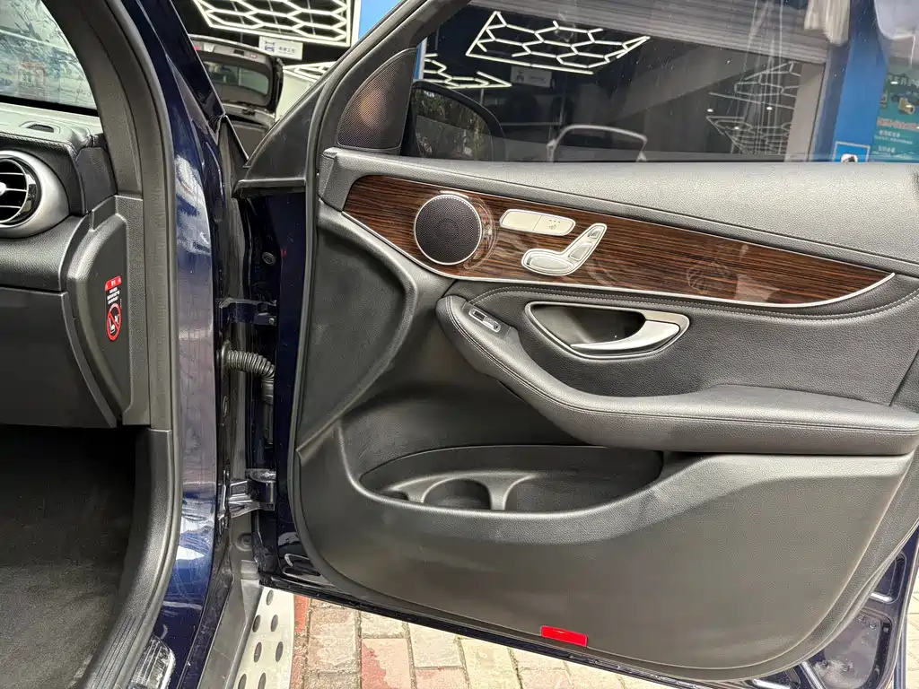 Mercedes-Benz GLC 2018 — фото 15
