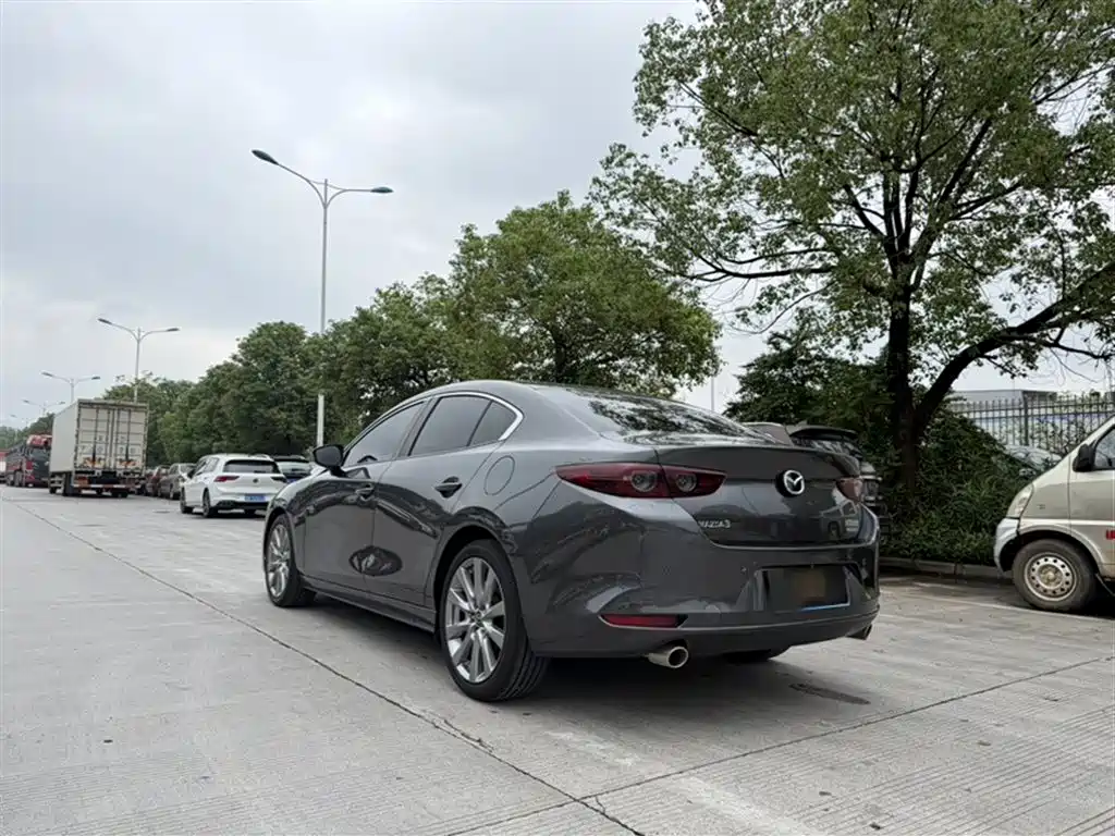 Mazda 3 Axela 2021 — фото 10