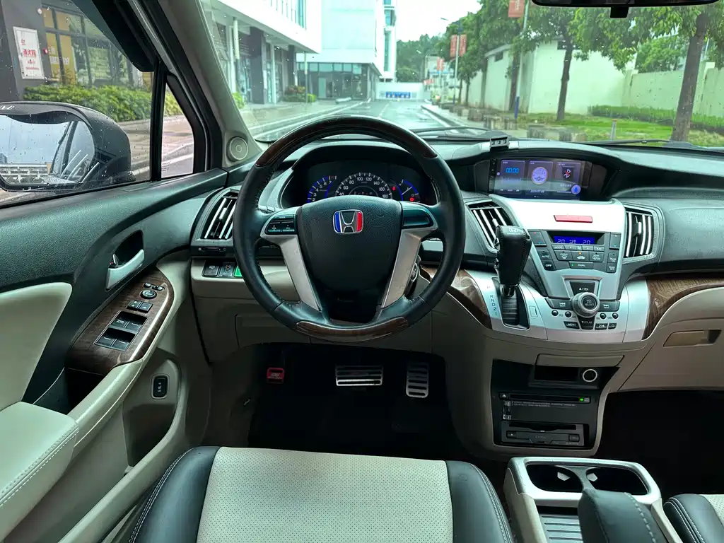 Honda Odyssey 2015 — фото 13