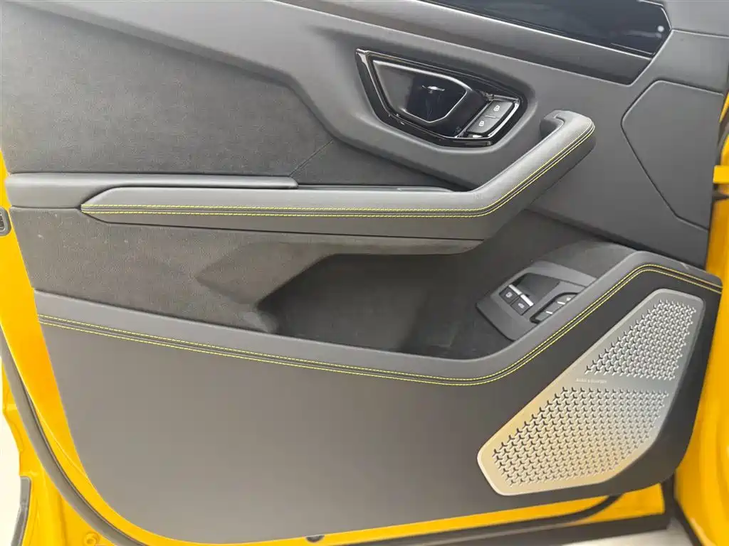 Lamborghini Urus SE 2026