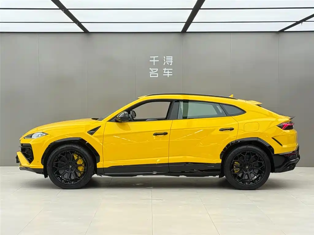 Lamborghini Urus SE 2026
