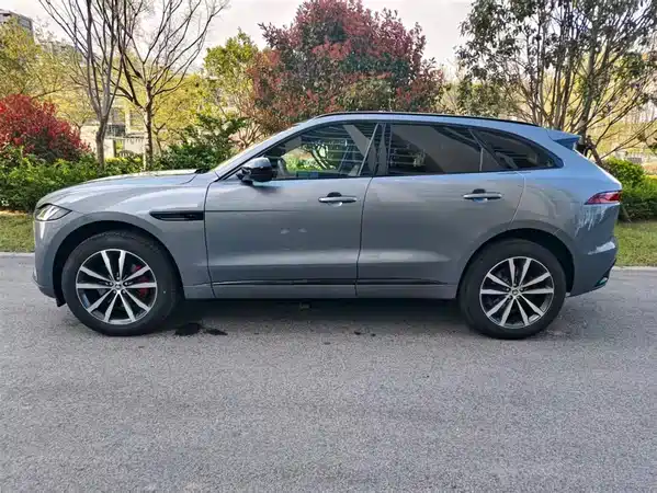 Jaguar F-PACE 2025