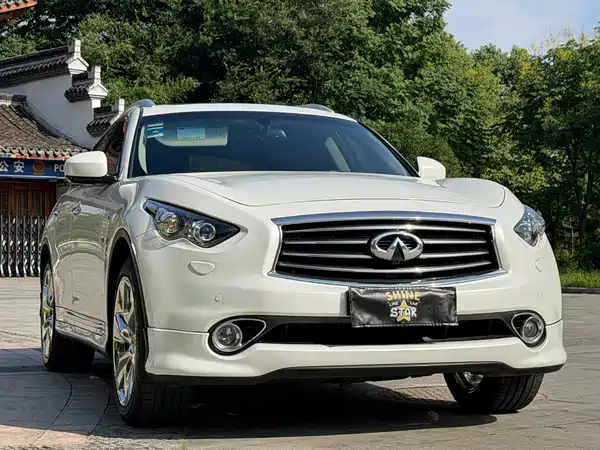 Infiniti QX70 2014