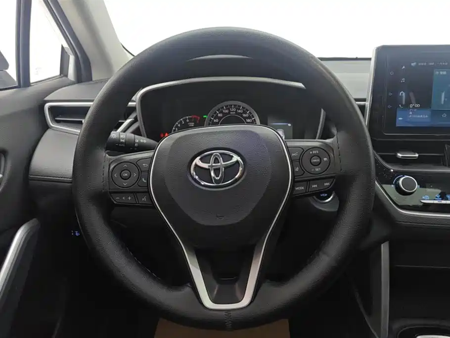 Toyota Corolla Cross 2022 — фото 15