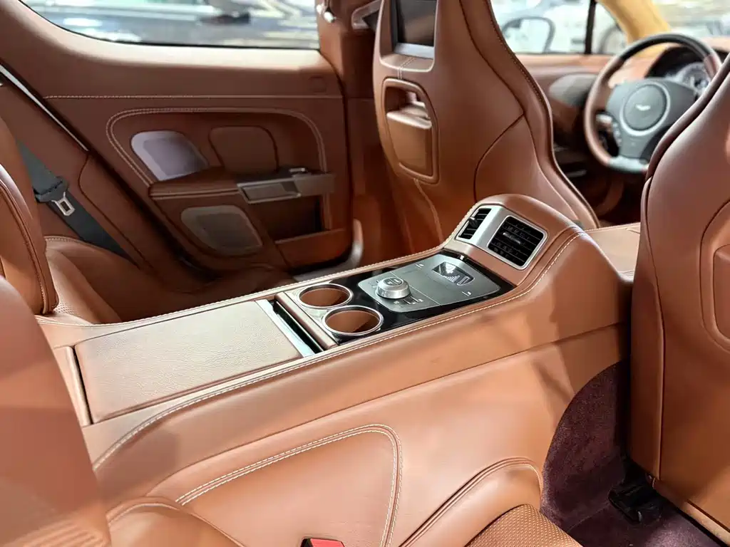 Aston Martin Rapide 2015 — фото 9