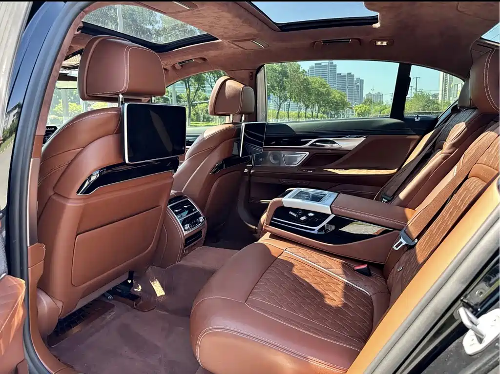 BMW 7 Series 2020 — фото 18