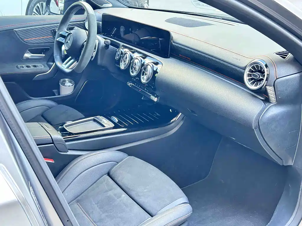 Mercedes-Benz A-Class AMG 2025 — фото 18