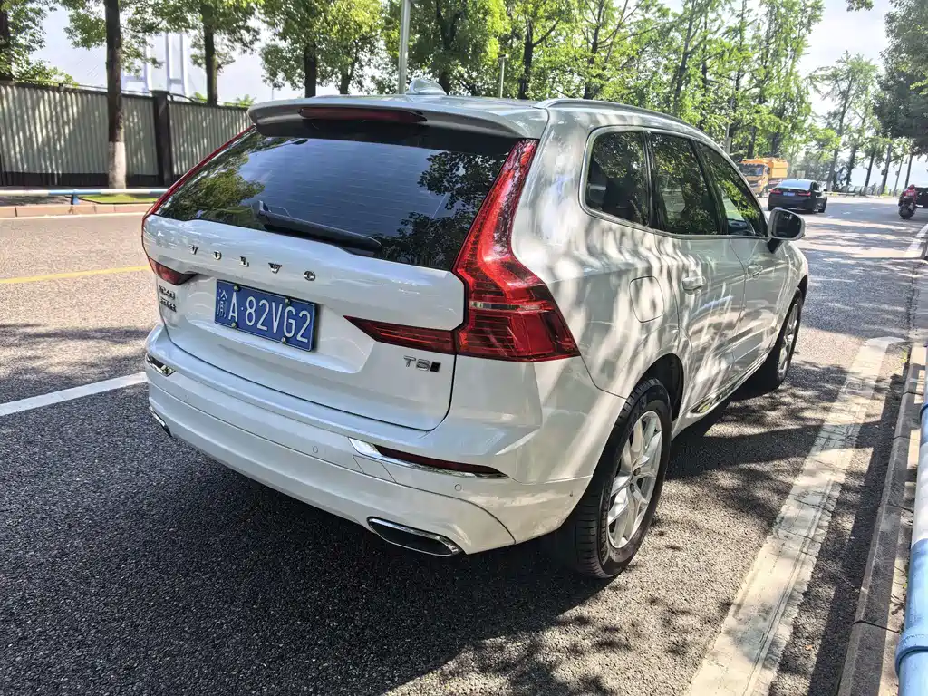 Volvo XC60 2021 — фото 9