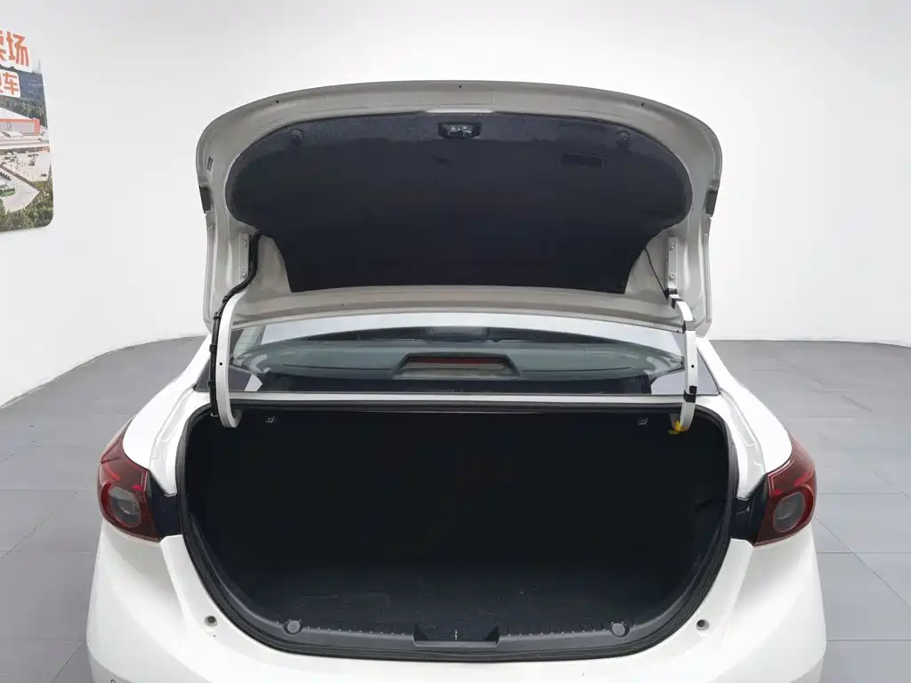Mazda 3 Axela 2017 — фото 16