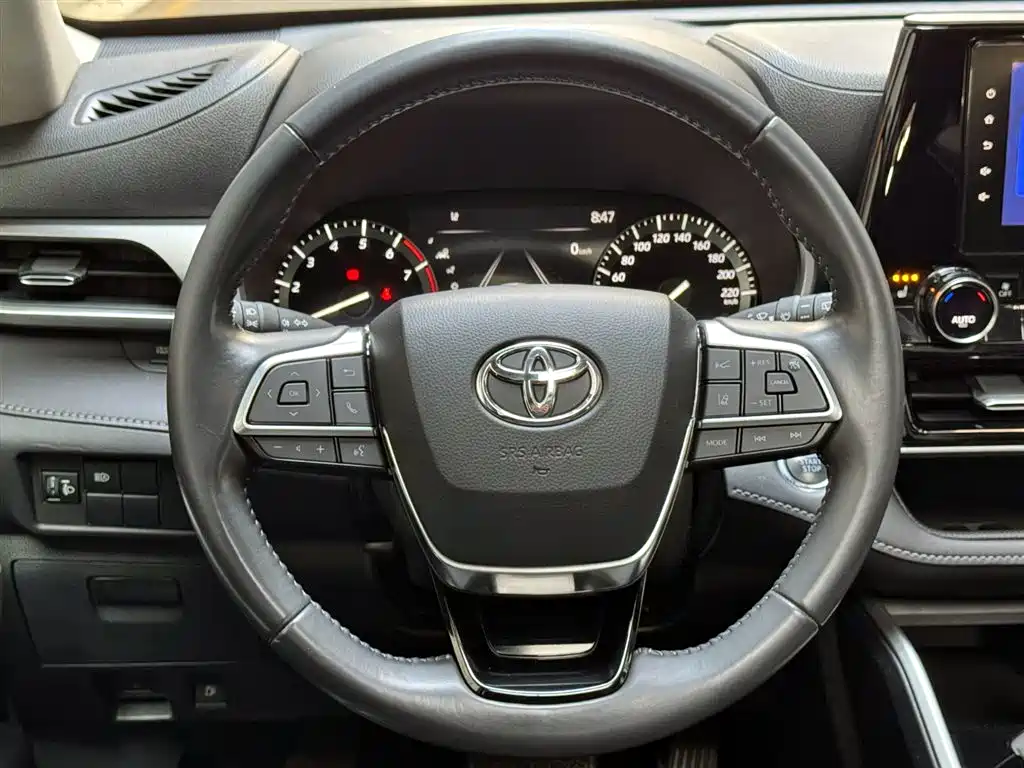 Toyota Highlander 2024 — фото 12