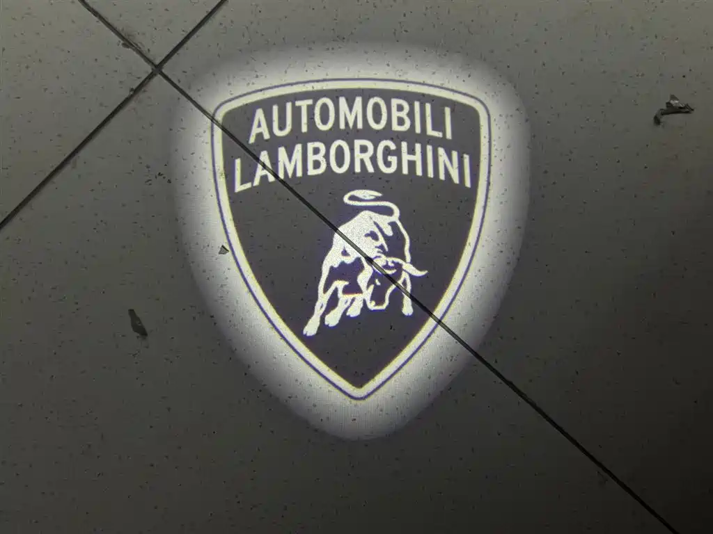 Lamborghini Urus 2021 — фото 22
