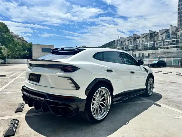 Lamborghini Urus 2021