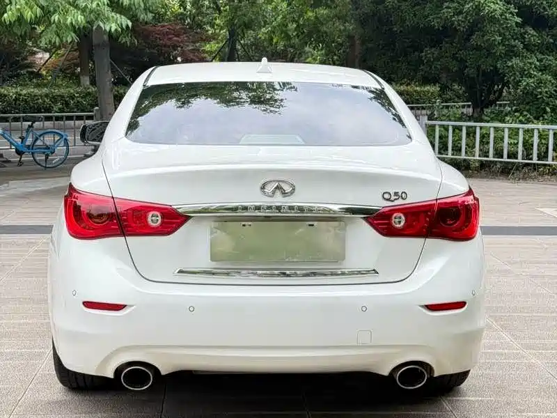 Infiniti Q50 2015 — фото 12