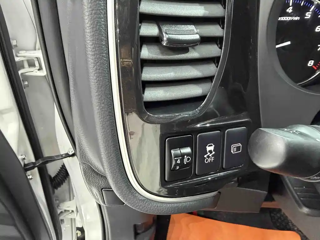 Mitsubishi Outlander 2023 — фото 16