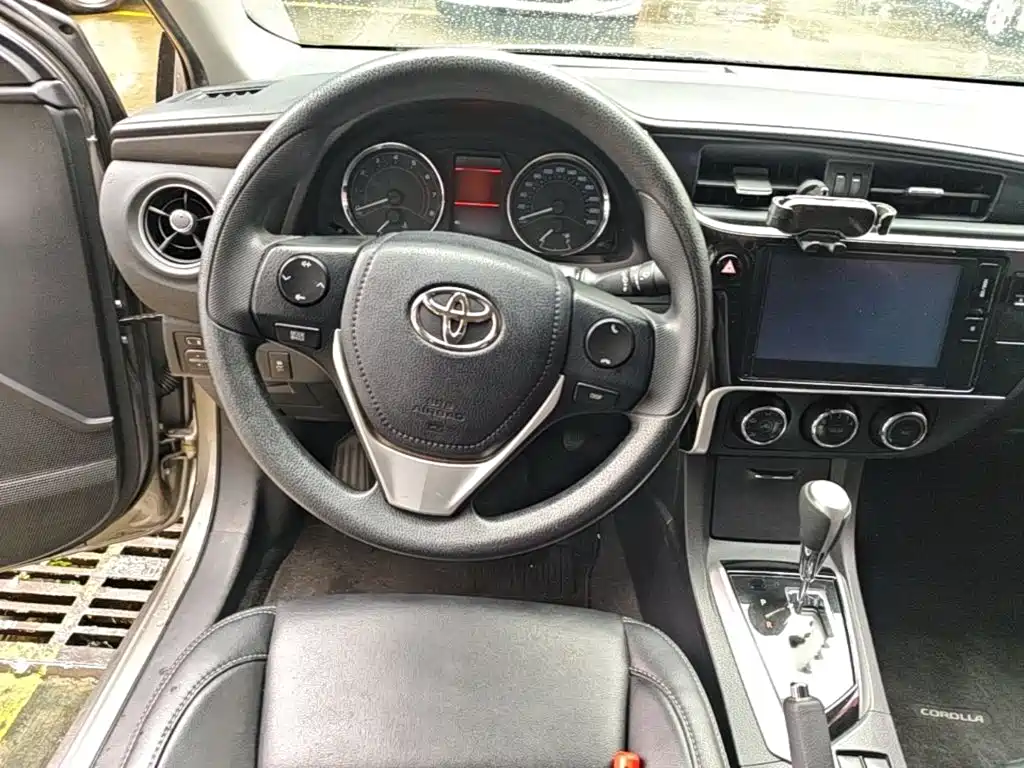 Toyota Corolla 2017 — фото 11