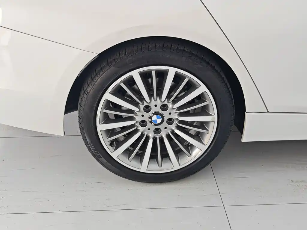 BMW 3 Series 2019 — фото 15