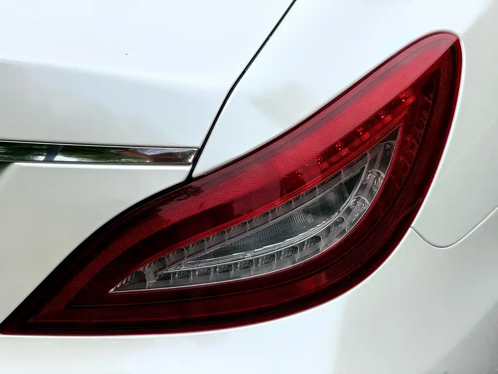 Mercedes-Benz CLS 2017 — фото 20
