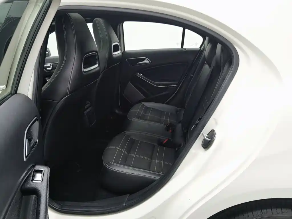 Mercedes-Benz A-Class 2015 — фото 15