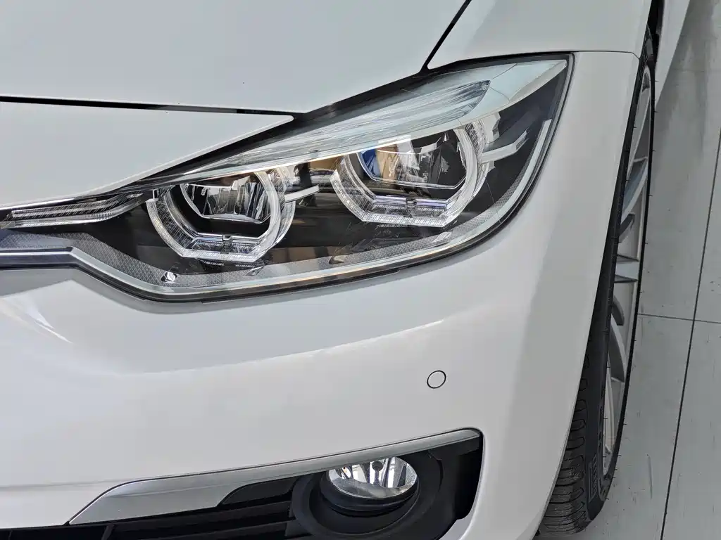 BMW 3 Series 2019 — фото 12