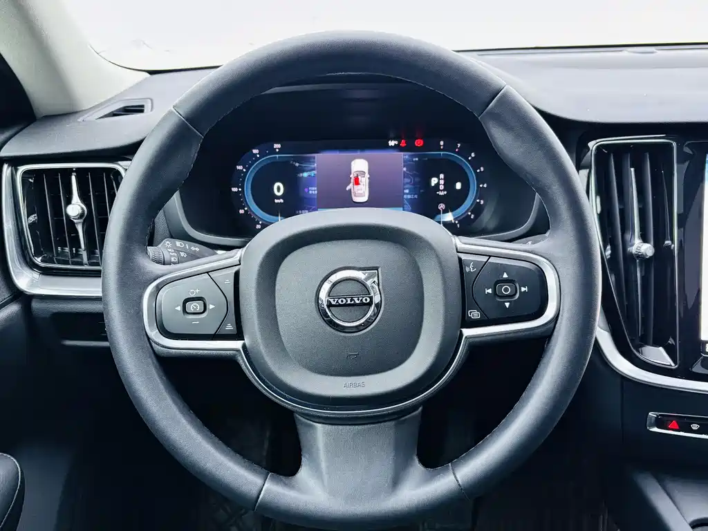 Volvo S60 2023 — фото 10
