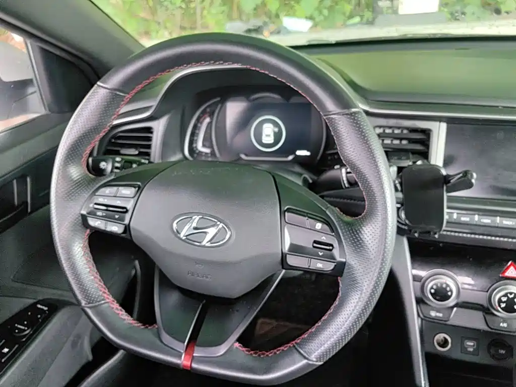 Hyundai Elantra 2020 — фото 11
