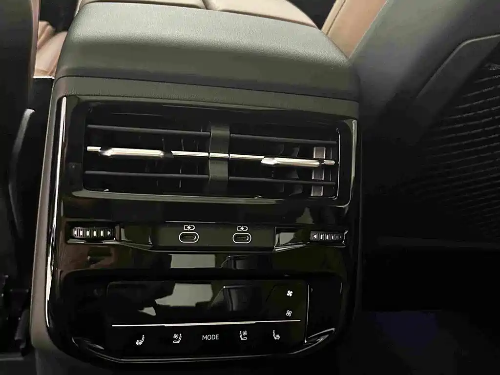 Audi Q6 2025 — фото 14